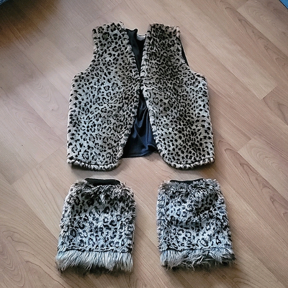 Leopard Faux fur 90's Vest w/ fur Boot Covers Costume